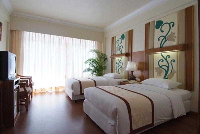 Golden Beach Hotel Pattaya Room photo
